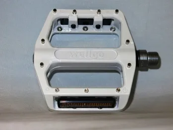 פדלים B087B WELLGO לבן צ"א